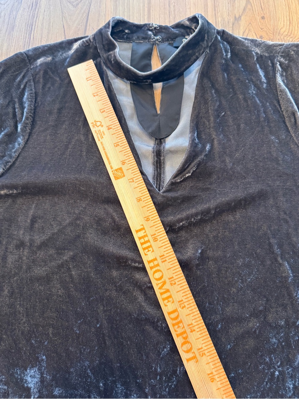 Madewell Velvet Shirt Women’s Medium Dark Grey/Brown V Neck Cutout - Picture 8 of 8